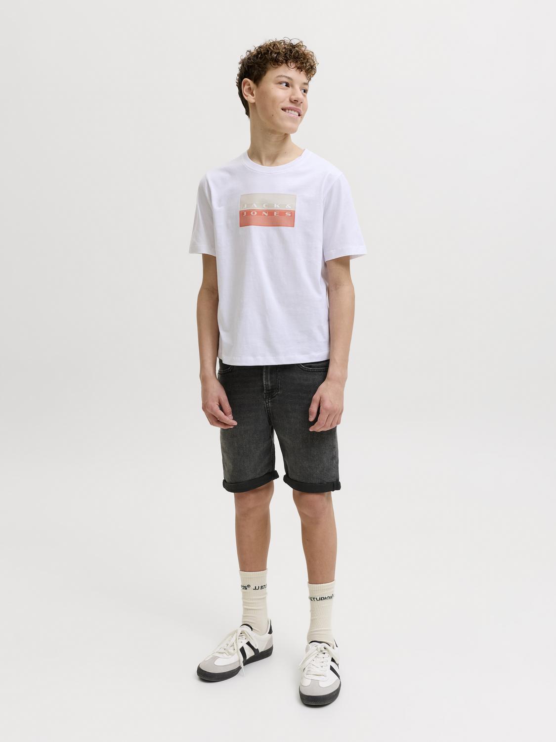 model_shot-front_full